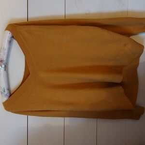 Old Navy Women's Sosoft Sweater Size XL VNeck Long Sleeve. PtP 27"